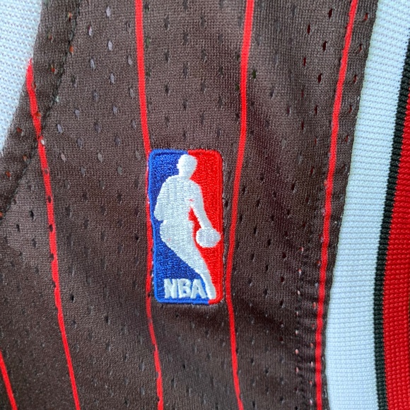 Scotty Pippen Chicago Bulls Jersey #33 - Picture 4 of 5